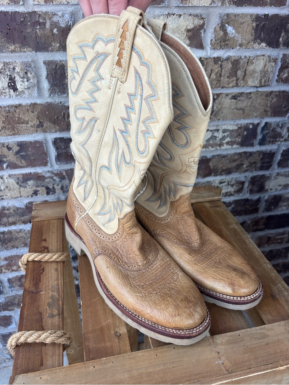 Men’s Ariat Cream and Tan Western Cowboy Boots